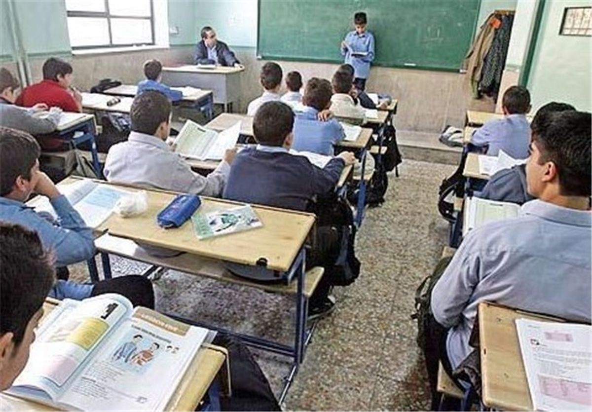 لزوم تزریق تجهیزات کامل و جدید به مدارس خلیل آباد