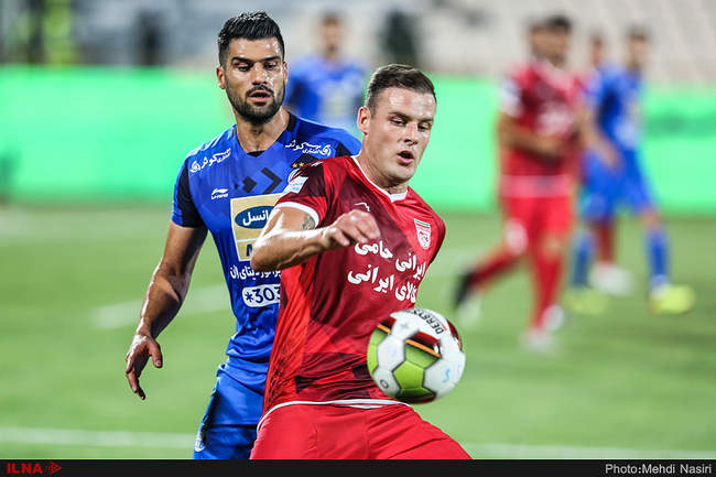 دیدار تیمهای استقلال تهران و تراکتورسازی تبریز