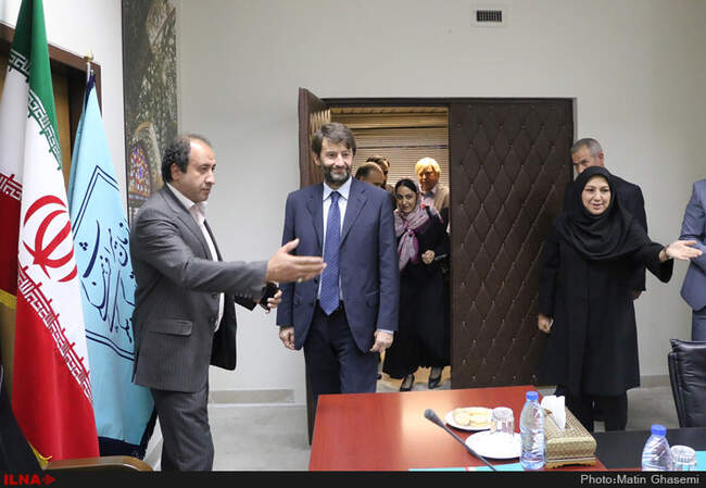 رونمایی از تندیس پنه لوپه