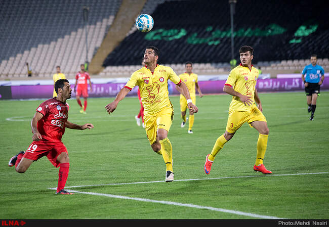 مسابقه فوتبال بین دوتیم پرسپولیس تهران و نفت تهران
