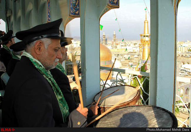 نقاره نوازی در سالروز ولادت امام رضا (ع)