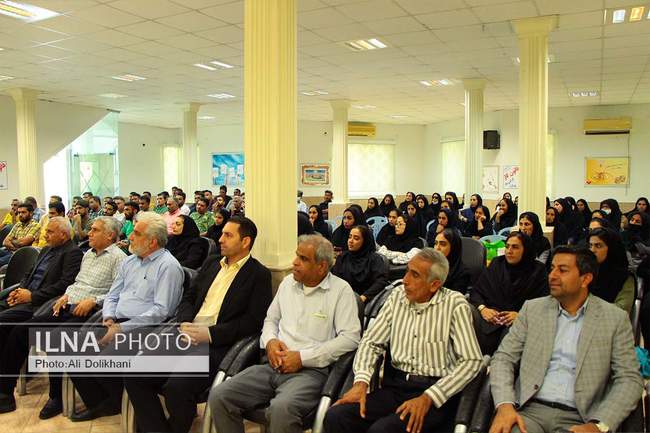 برگزاری مراسم گرامیداشت قانون تصویب کار در بندرعباس/ کارگران نمونه ت