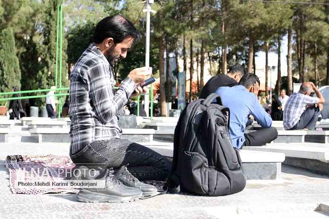 مراسم دعای عرفه در گلستان شهدای اصفهان