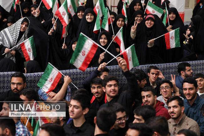 دیدار دانش‌آموزان و دانشجویان با مقام معظم رهبری