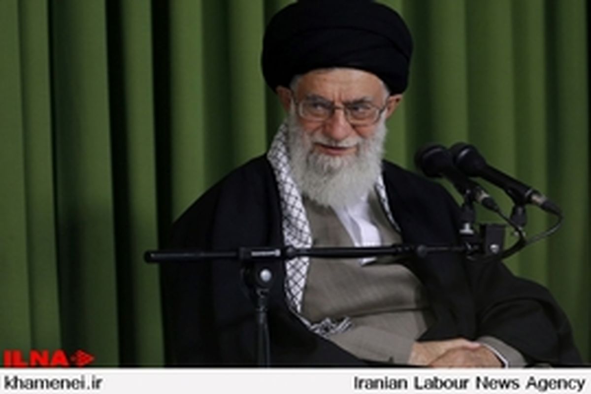شمع‌گردانی بانوان پشت در مساجد، وهن مذهب است