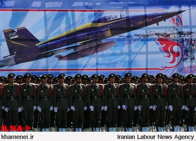 مراسم دانش‌آموختگی دانشجویان ارتش در دانشگاه ستاری