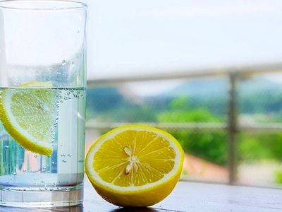 ۹ خاصیت حیرت انگیز خوردن آبلیمو ترش صبح ها با معده خالی