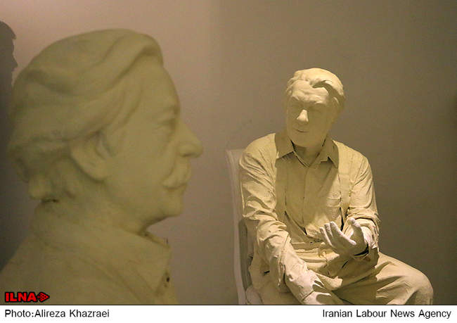 بازدید جمعی از هنرمندان از پروژه های شرکت توسعه فضاهای فرهنگی شهردار