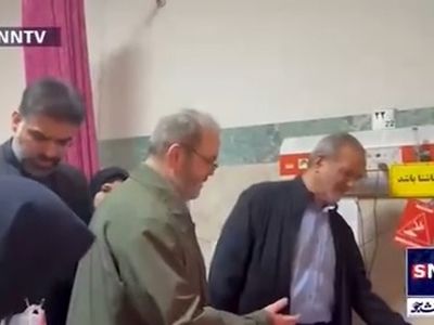 عیادت پزشکیان از مجروحین حادثه لبنان در بیمارستان فارابی + فیلم