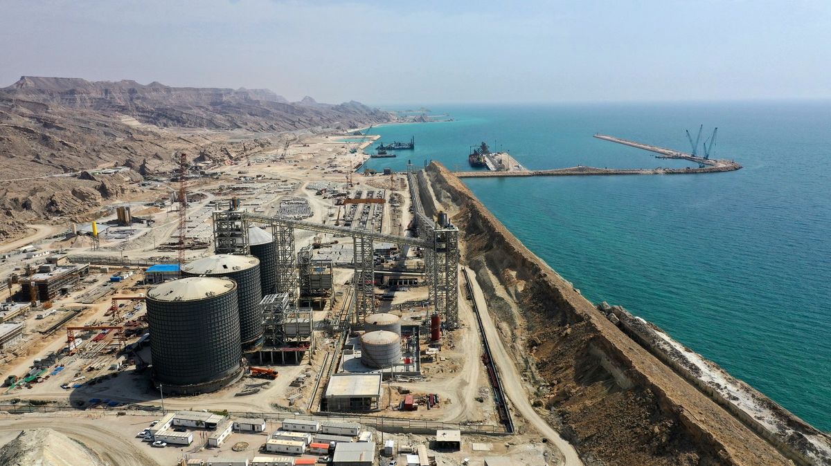 افتتاح تأسیسات بندری کارخانه آلومینیوم لامرد در سال ۱۴۰۰