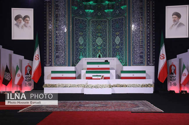 ادای احترام مهمانان و مسئولان خارجی به پیکر امام شهید/1