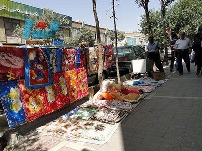 انتقاد دستفروشانِ سه‌راه نمکی سنندج از برخورد ماموران شهرداری