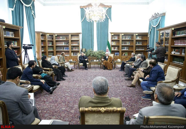 دیدار هنرمندان با آیت الله هاشمی