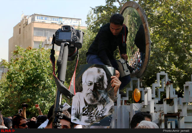 حاشیه مراسم تشییع و بدرقه پیکر داود رشیدی به روایت عکس