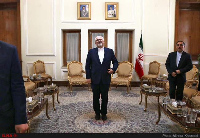 تقدیم استوارنامه سفیر جدید فرانسه به وزیر امور خارجه