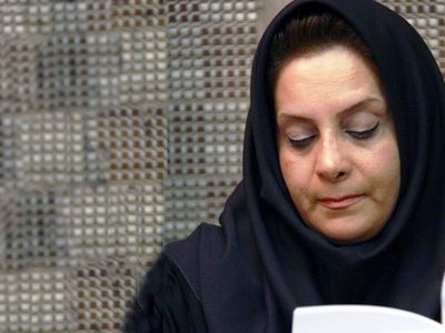 می‌خواهم پشت کارهایم بایستم