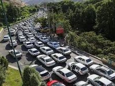 بسته شدن مقطعی بزرگراه کندوان و ترافیک پرحجم در محورهای مواصلاتی/ جو بارانی حاکم است