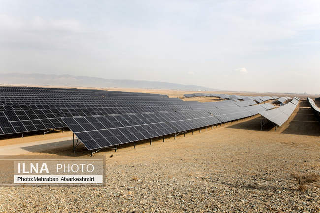 بازدید اصحاب رسانه از نیروگاه خورشیدی