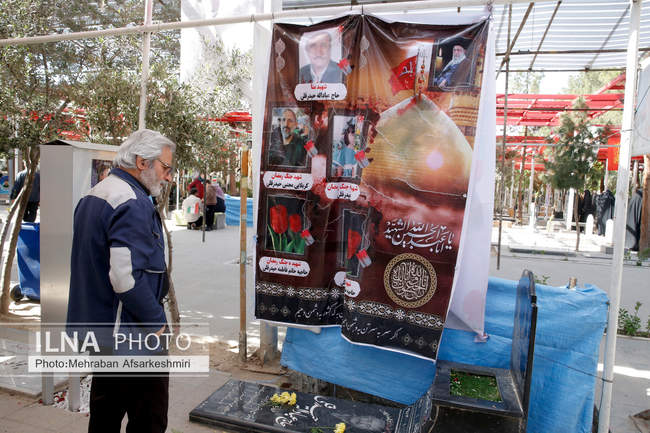 تجدید میثاق اعضای خانه کارگر در هفته کارگر با امام و شهدا و نشست در خا