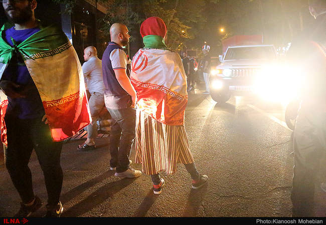 شادی مردم تهران پس از بازی مقابل تیم ملی پرتغال