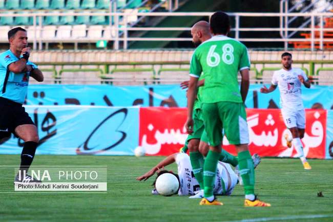 دیدار تیمهای فوتبال ذوبآهن اصفهان و آلومینیوم اراک