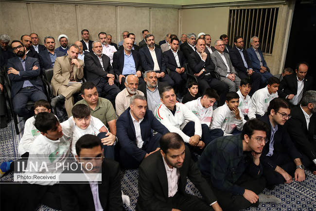 دیدار هزاران نفر از معلمان سراسر کشور با رهبر انقلاب