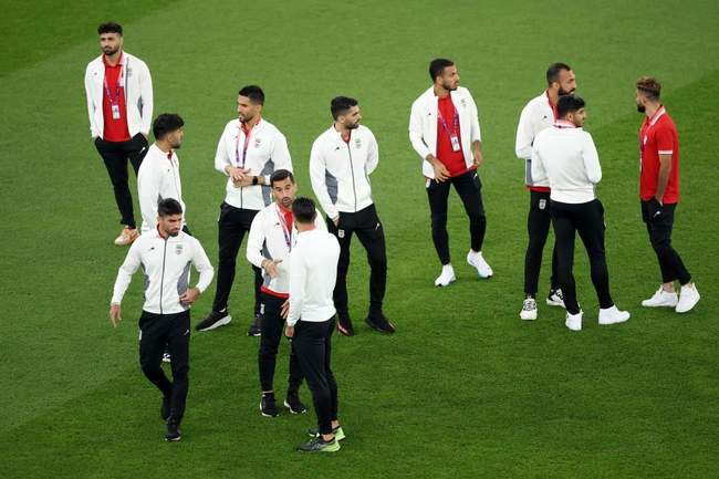 تصاویر ورود بازیکنان ایران و آمریکا به ورزشگاه الثمامه