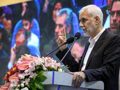 در جنگ اقتصادی با دشمن هستیم/ جامعه به همراهی بیشتر مسئولان نیاز دارد
