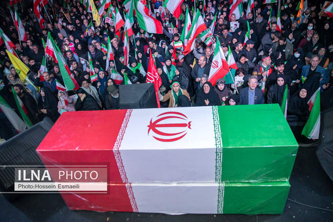 آیین وداع با پیکر شهدای ناوشکن «دنا» 