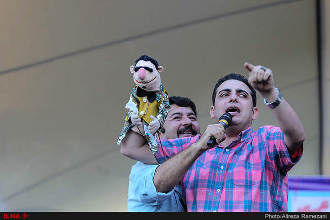 شادپیمایی عروسک‌ها در بوستان آب و آتش 
