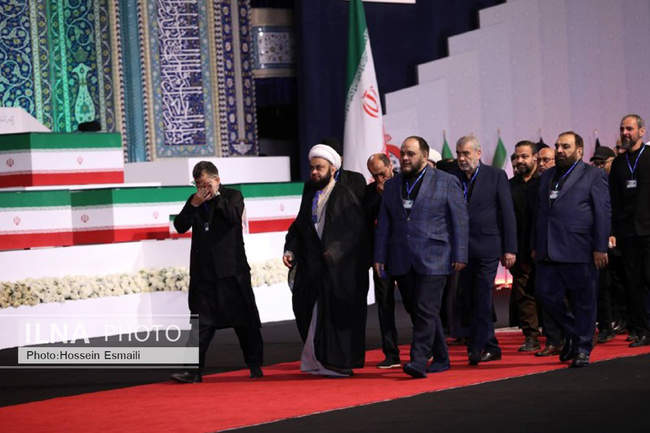 ادای احترام مهمانان و مسئولان خارجی به پیکر امام شهید/1