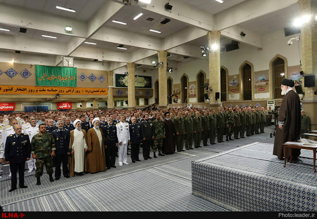 دیدار جمعی از فرماندهان و کارکنان ارتش با رهبرمعظم انقلاب اسلامی