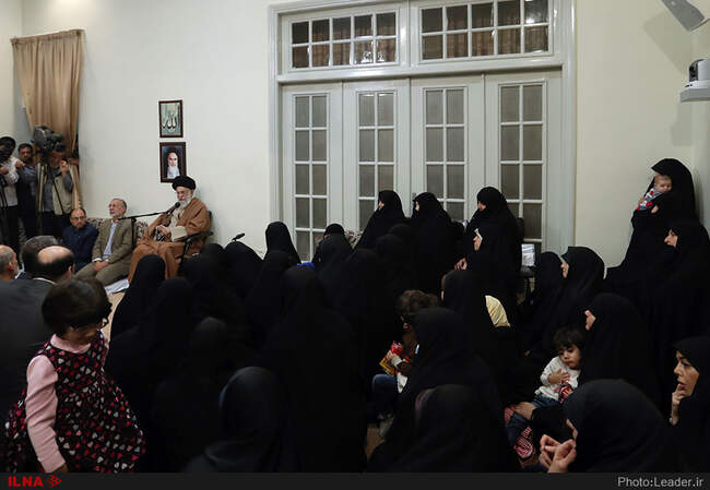 دیدار رهبر انقلاب با تعدادی از خانواده‌های معظم شهیدان