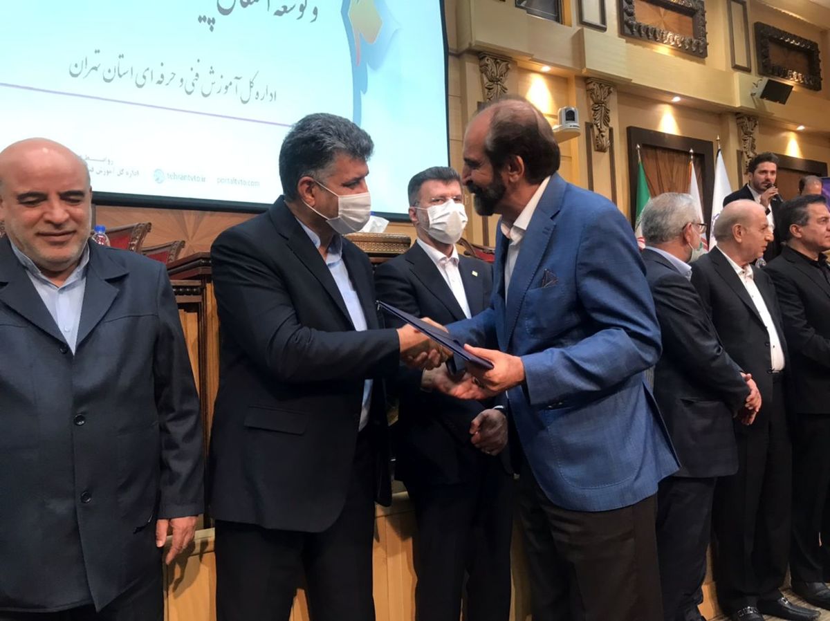اتحادیه پوشاک مجوز مرکز کارآموزی جوارکارگاهی  را دریافت کرد