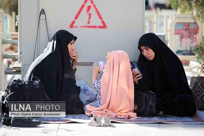 مراسم دعای عرفه در گلستان شهدای اصفهان