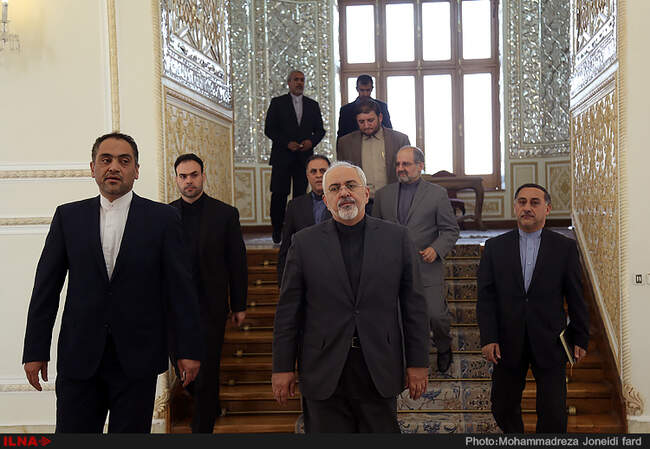 تقدیم استوارنامه کشورهای سوئد و سیرالئون به ظریف 