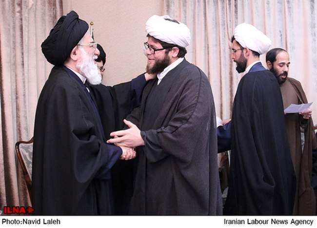 مراسم عمامه‌گذاری جمعی از طلاب حوزه‌های علمیه کشور