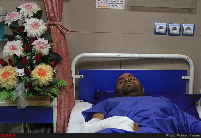 عیادت خادمین حرم مطهر حضرت شاهچراغ (ع) از سربازان مصدوم سانحه رانندگی