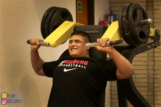 تمرین تیم ملی کشتی فرنگی جوانان با حضور سوریان و دبیر(گزارش تصویری)