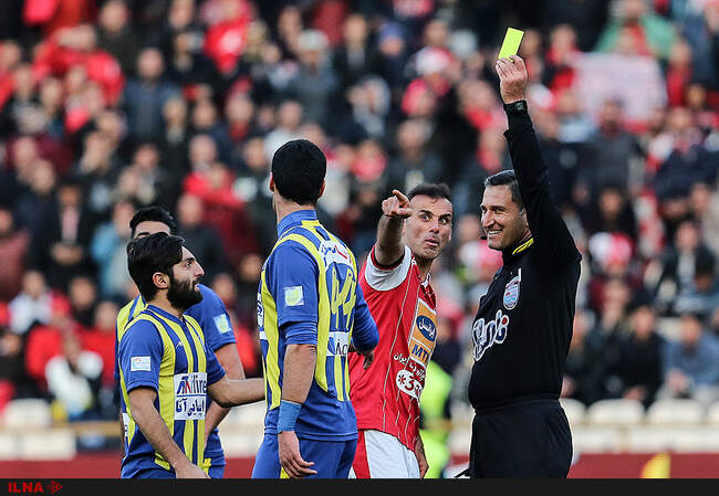دیدار تیم های فوتبال پرسپولیس تهران و گسترش فولاد تبریز
