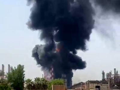 وقوع آتش‌سوزی گسترده در شرکت پالایش نفت آبادان