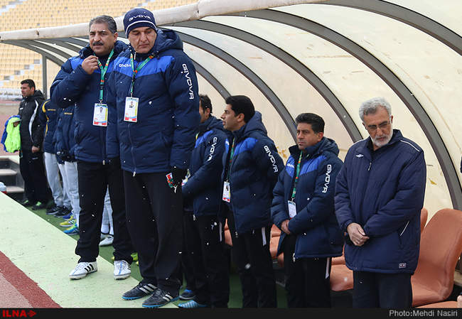 مسابقه فوتبال بین دو تیم نفت تهران و سایپای تهران