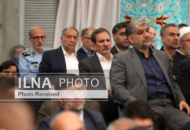 دیدار جمعی از مردم، مسئولان و مهمانان کنفرانس وحدت اسلامی با مقام مع�