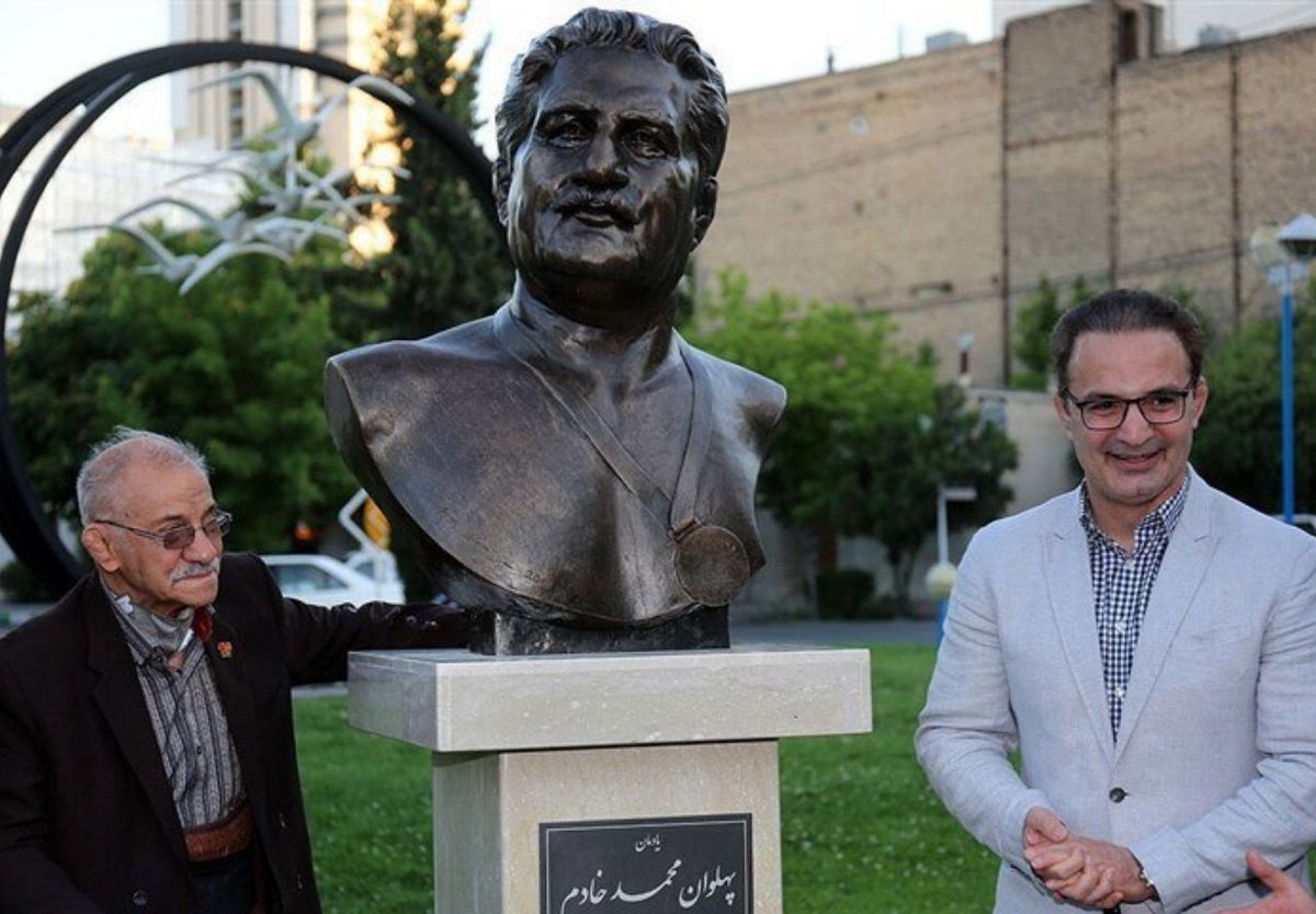 رونمایی از سردیس حاج محمد خادم در مشهدمقدس