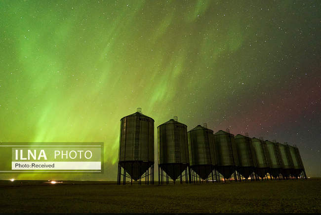 تصاویری از رقص شفق قطبی در آسمان شب 