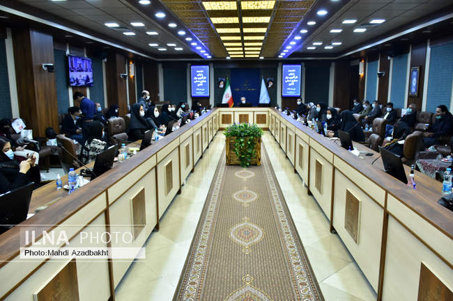 نشست وزیر میراث فرهنگی با زنان برتر کارآفرین در حوزه صنایع دستی