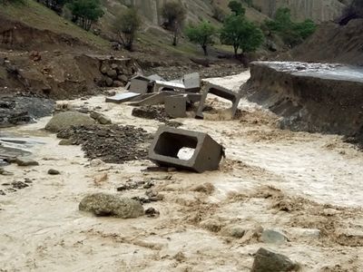 راه ارتباطی ۸ روستای شهرستان چگنی بر اثر سیلاب مسدود شد