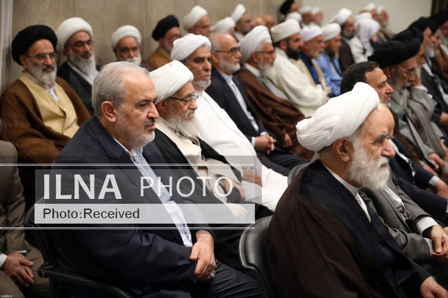 دیدار جمعی از مردم، مسئولان و مهمانان کنفرانس وحدت اسلامی با مقام مع