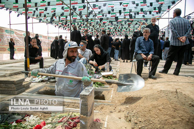 قطعه 42 نماد درد و صبر