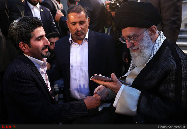 دیدار جمعی از شاعران و اهالی فرهنگ و ادب با رهبر انقلاب